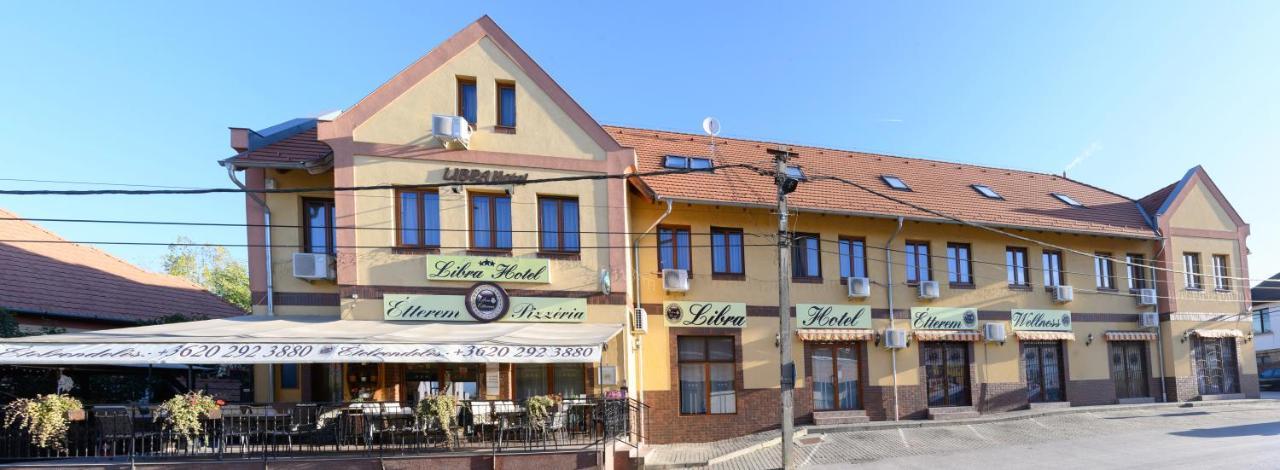 Libra Hotel Veresegyhaz Ngoại thất bức ảnh